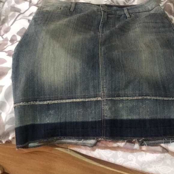New jean skirt - Picture 3 of 3